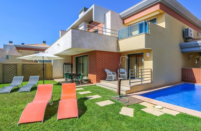 ★4 Bedroom, Holiday villa with swimming pool, golf nearby in Albufeira