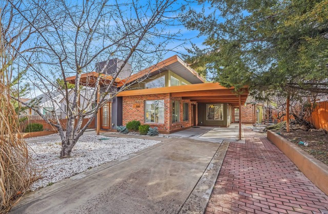 4-bedroom house 2 Master Suites in fabulous Boise. AC, WiFi, Luxury, Foothills.