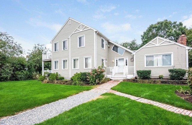 4-bedroom house in North Falmouth. 2 private beaches within walking distance.