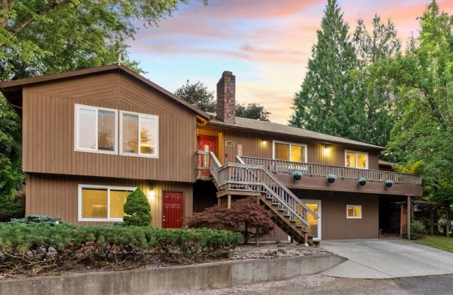 4-bedroom house in serene Hillsboro with entertainment room, AC