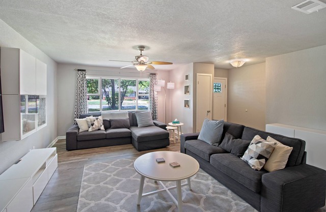 4 bedroom house near, 15 min from Magnolia