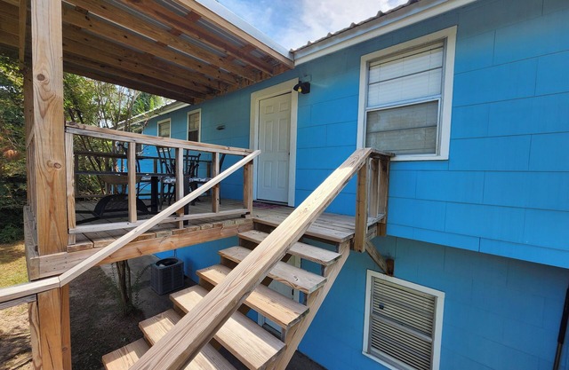 4 bedroom house walking distance to the lake, with 3 kayaks and a game garage.