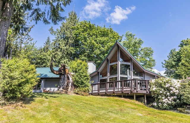 4-bedroom lodge in lovely Duvall with AC, WiFi. Enjoy your stay