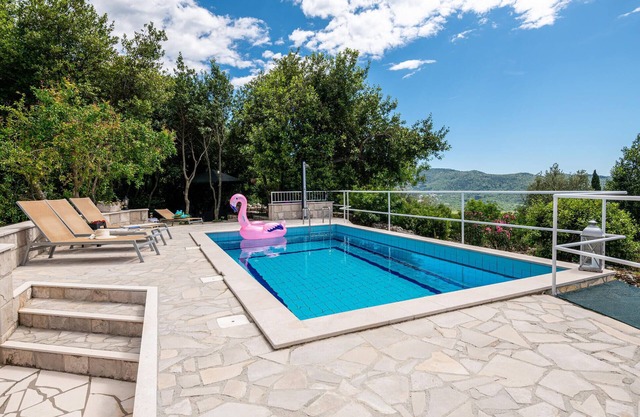 4 bedroom lovely home in Lovorno