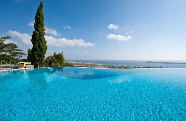 4 bedroom luxury villa with pool and amazing sea views