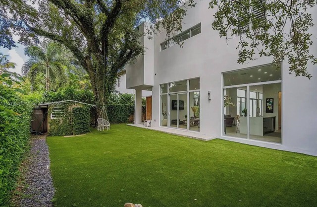 4-bedroom Miami Mansion with AC, WiFi, cold plunge, pool table and jacuzzi