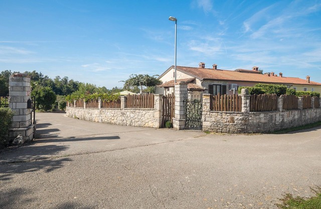 4 bedroom stunning home in Puzari