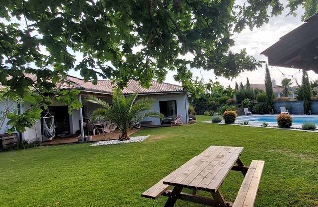 4-bedroom villa with pool on the Arcachon basin