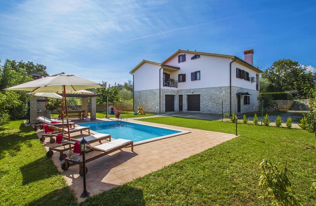 4 Bedrooms, 3 Bathrooms, for up to 8 + 2