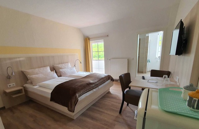 4 Bensersiel - Hotel Deichinsel