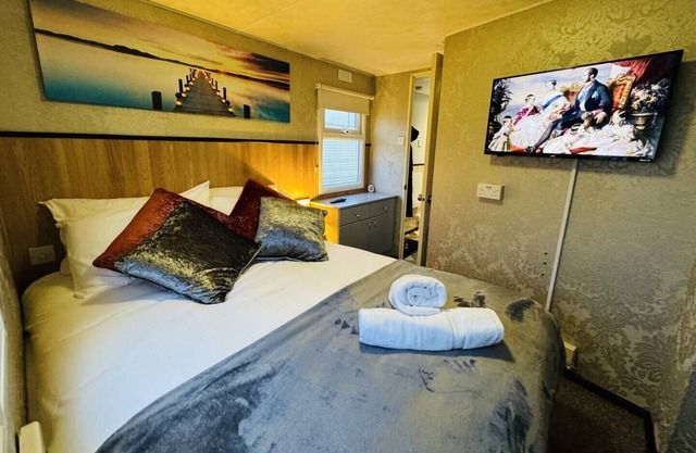 4-berth holiday home in Ingoldmells with direct beach access, perfect for family holidays.