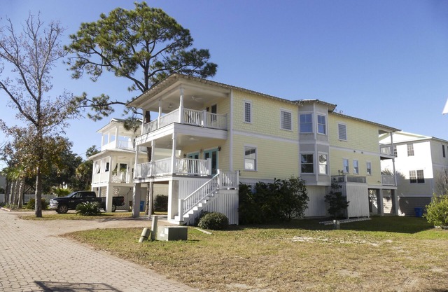 4 BR Charming Southern Style Home - North End - Property Name Villa Charm