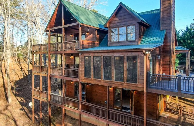 4 BR+Loft, Fireplace, Hot Tub & Game Rm