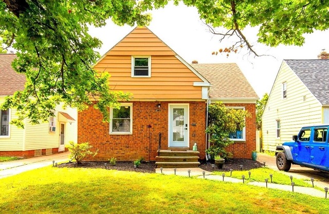4-BR Luxe Retreat: AC,Hot Tub, deck, sunroom,Xbox