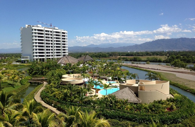 4 BR Luxury Family Villa - Mountain and Bay Views