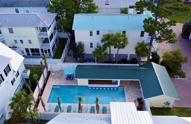 4 BR Southern Style Home w/HUGE Private Pool - Arcade Game Room - Sunset Villa