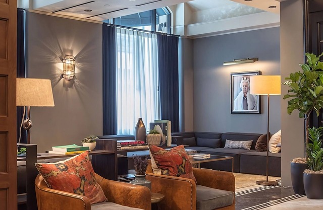 4 Classy Units on Dossier Portland Art Museum! Valet Parking, Pets Allowed