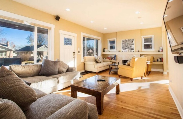 4 FULL Bedrooms w / Theater Room!