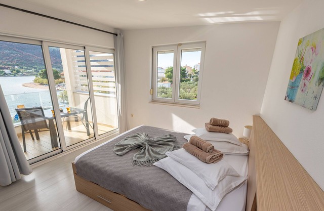 4* Holidays Roko, Modern Apartments, Swimming Pool, on-site Restaurant, Sea View