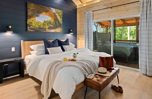 4 King Beds Hot Tub Fire Pit Forest Views