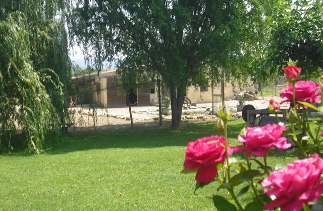 4 km from Gordes, Gite for 2 people