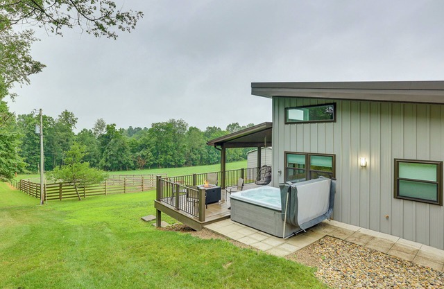 4 Mi to Mohican River: Ohio Amish Country Cottage