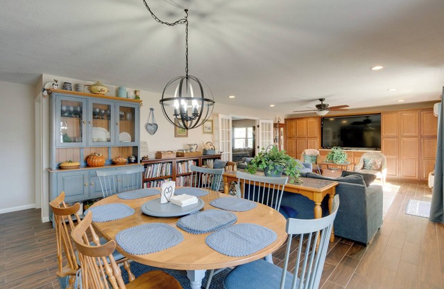 4 Mi to Port Charlotte Beach Park: Gem w/Pool