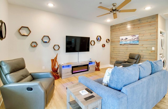 4 Mi to Rockport Beach Park: Home w/Resort Perks