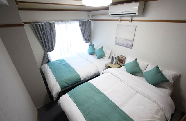 4 min to IKEBUKURO by train, keep luggage ok, Wi-Fi available