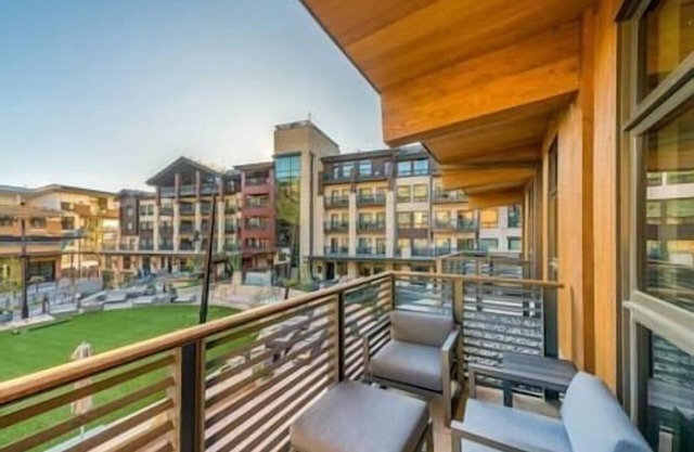 4 New Amazing Contemporary Condo, Rooftop Pool!