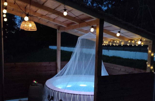 4-person gîte with jacuzzi and tennis court