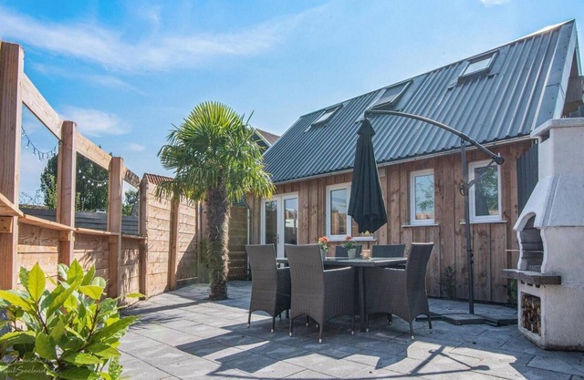 4-person holiday home in Wolphaartsdijk
