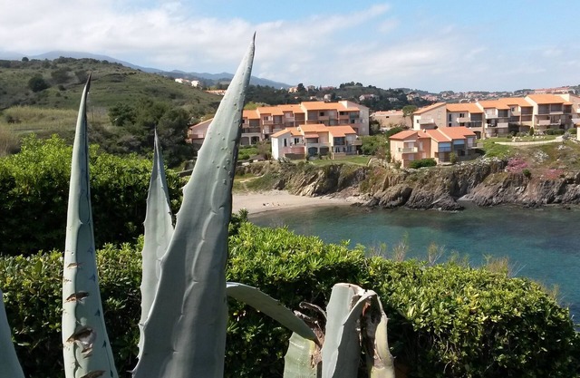 4-person villa with exceptional sea view and beach 100 m away, with garage