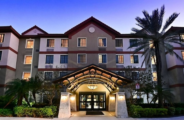 4 Pet-friendly Accommodations Near Plantation Preserve Golf Course! W/Pool!