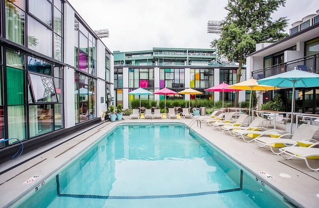 4 Pool View Units Near The Paul Revere House! Valet Parking, Pets Allowed, Pool!