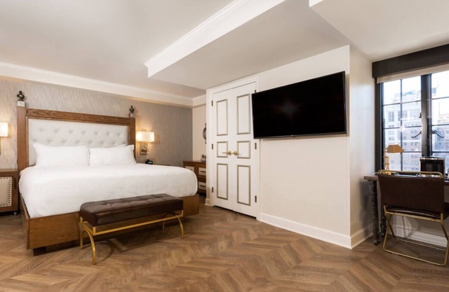 4 Relaxing Units!, Just a Quick Drive from Statue of Liberty! Valet Parking!