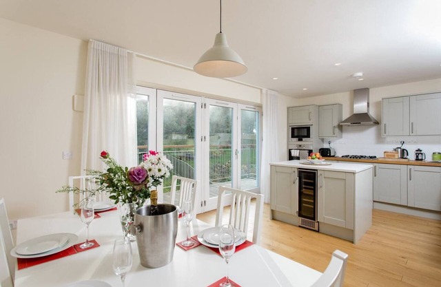 4 Salterns-3 Bath-Nr Yarmouth-Nr Beach-Sleeps 8