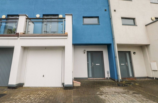 4 ST.STEPHENS COURT, pet friendly, country holiday cottage in Swansea