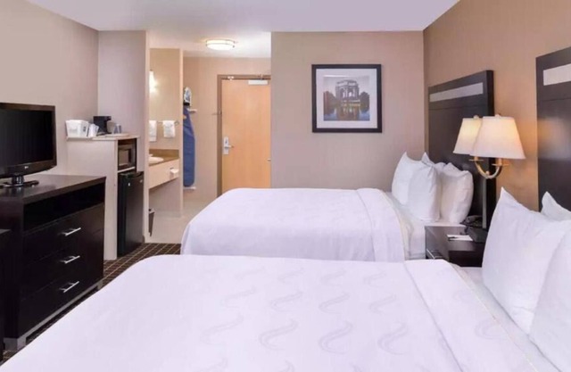 4 x Non-Smoking Two Queens Room at Hotel Nova SFO By FairBridge