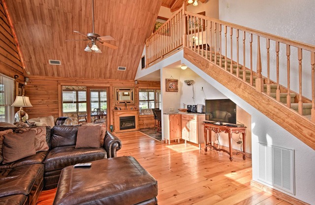 40-Acre Farm w/Animals & Fishing in Sebring!