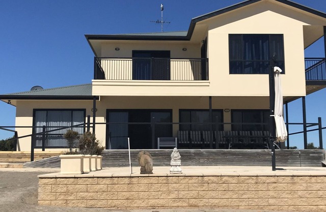 401 Black Point Drive (Winter and Spring Special Rates)