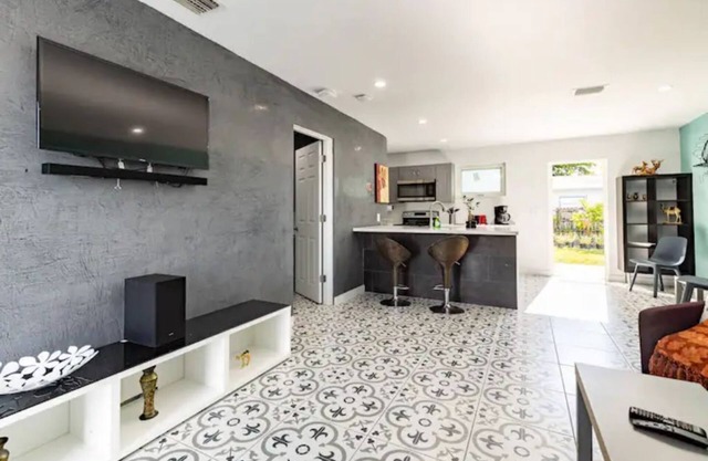 4014 renovated great for family and long term rent