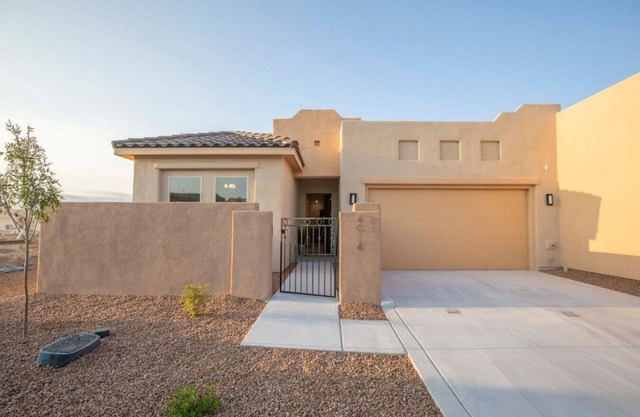 4014/Russ Modern · New Home in Quiet Neighborhood - Relax and Enjoy