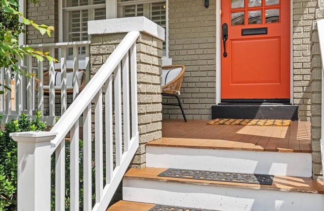 402 House in Heart Historic Old Town, Walk to King St, Water, Shops, Metro & DMV