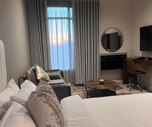 423 Menlyn maine Apartment