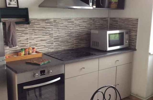45m² Metro Centre Lyon 100m away Fitted kitchen Wifi Netflix