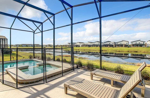 4781 - 5 Bedroom Pool Home Overlooking Pond - Storey Lake Under 10 Min to Disney