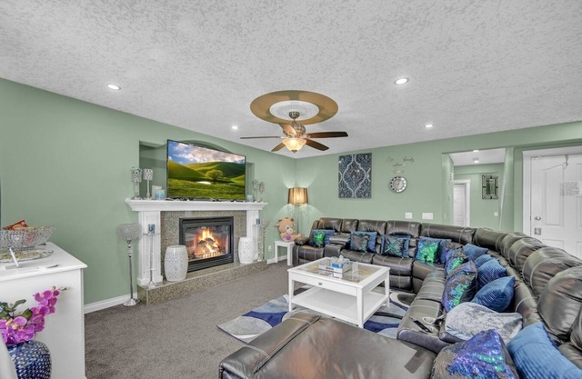 48A Luxury Lake Home w/Massage Meditation Gym A/C