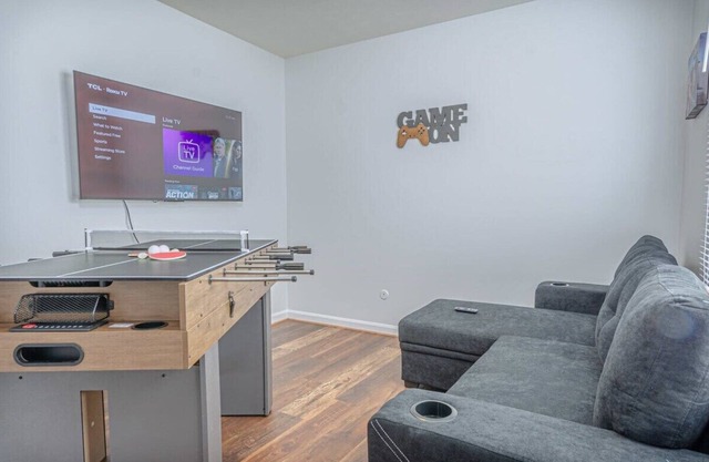 4BR 2200sqft Foosball Game Room Near Ft Moore