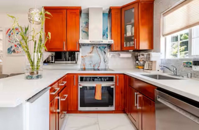 4Br/3Ba,HeartDowntown SanJose-Gem Craftsman,Fireplace,Near SAP,Airport,City hall